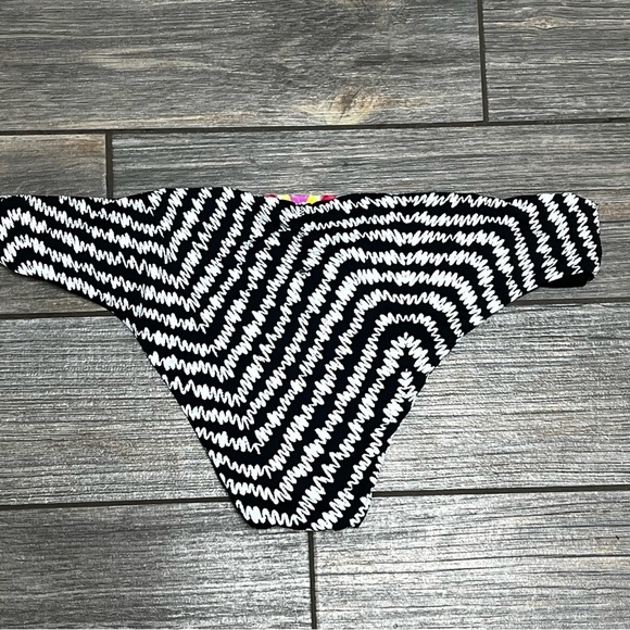 NWT Bar III | Feathered Daze Bikini Bottoms Size Large Reversible Multi & Black - Picture 6 of 16